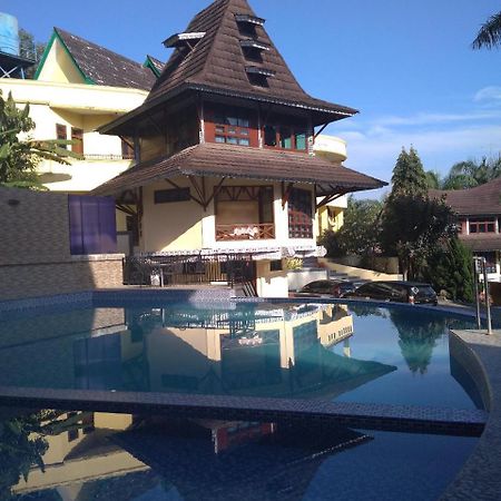 Sapadia Hotel And Cottage Parapat Exterior photo