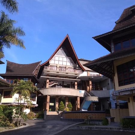 Sapadia Hotel And Cottage Parapat Exterior photo