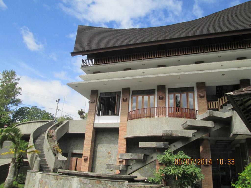 Sapadia Hotel And Cottage Parapat Exterior photo