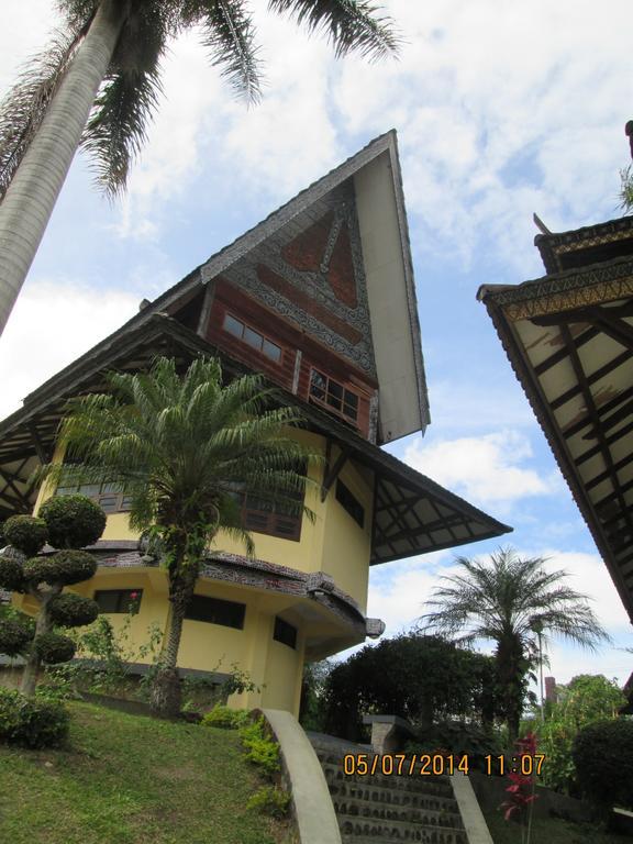 Sapadia Hotel And Cottage Parapat Exterior photo