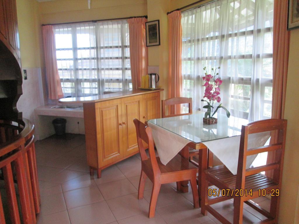 Sapadia Hotel And Cottage Parapat Room photo