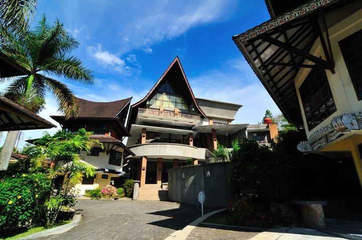 Sapadia Hotel And Cottage Parapat Exterior photo
