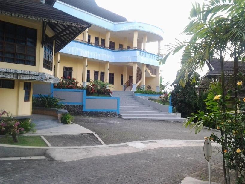Sapadia Hotel And Cottage Parapat Exterior photo