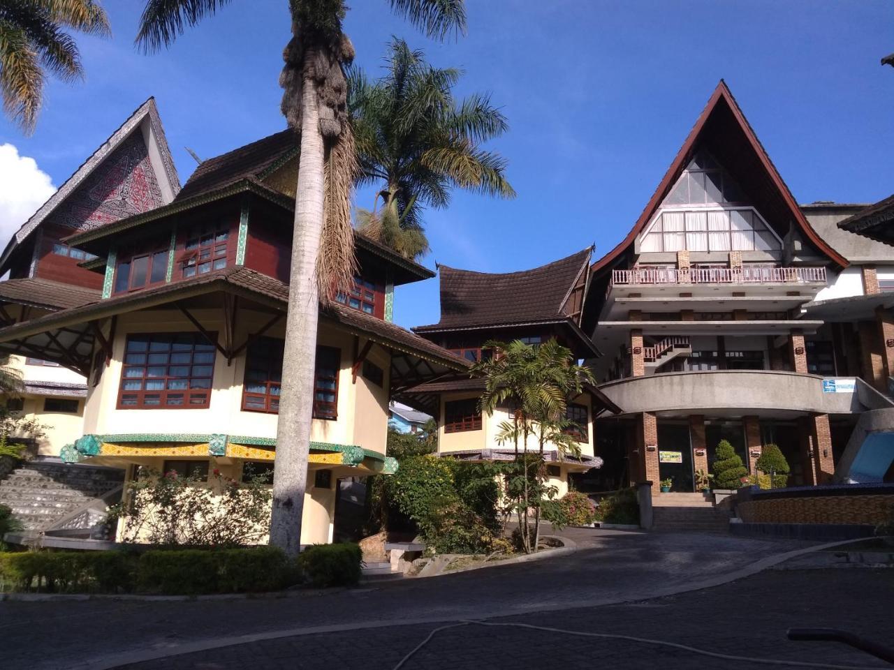 Sapadia Hotel And Cottage Parapat Exterior photo